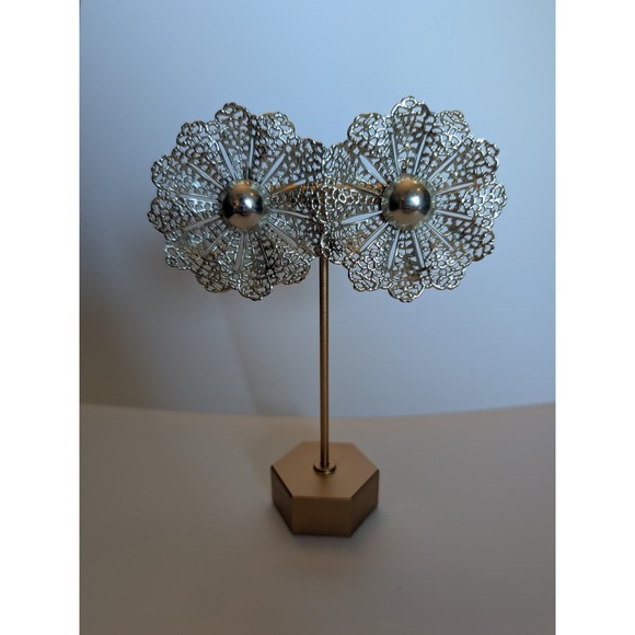 1960s Sarah Coventry Vintage Clip On Earrings Silver Tone Filigree Flower Signed - Picture 3 of 4